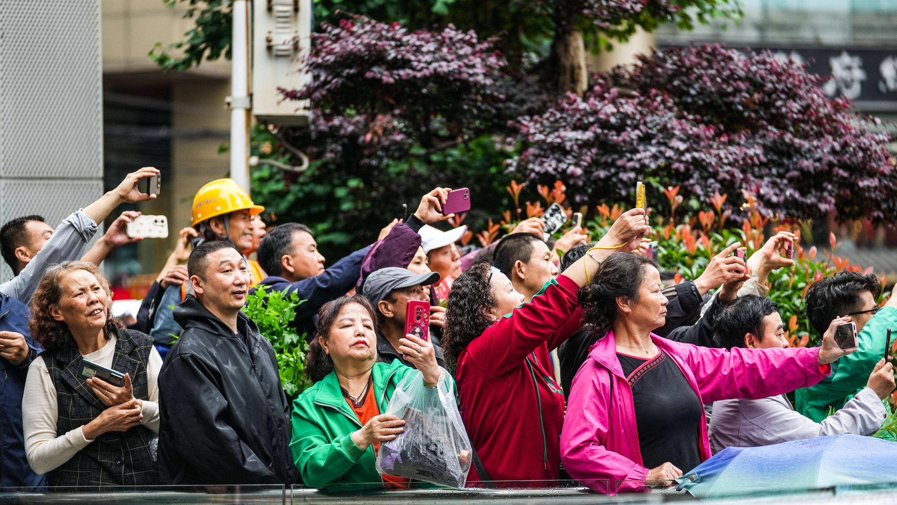 贵阳举行民族巡游大联欢活动
