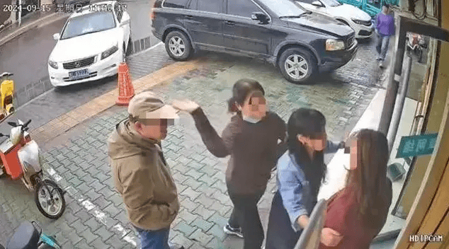 公职夫妻因挪车将女子打骨折<strong></p>
<p>比特币价格</strong>，想40万私了？通报来了