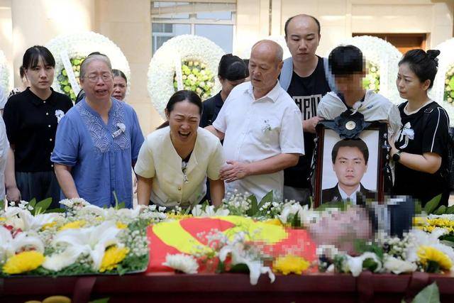 痛心<strong></p>
<p>莱特币</strong>！武汉版“八里河派出所”所长凌晨在所里倒下 年仅52岁