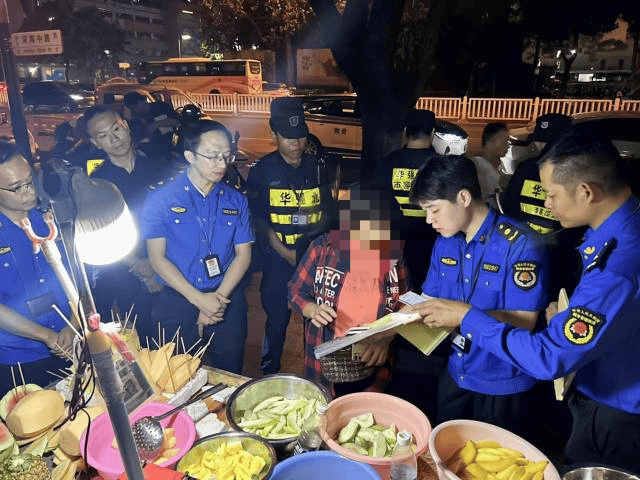 “锅铲声敲得我睡不着”！深夜<strong></p>
<p>OKEx交易</strong>，深圳多名流动摊贩被劝离……
