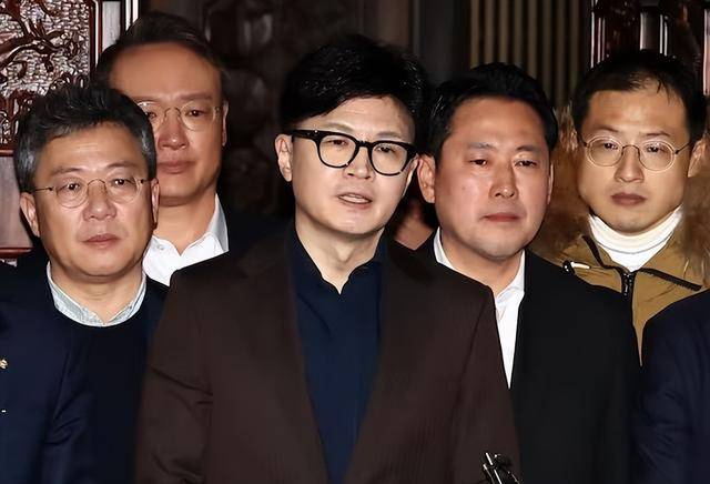 执政党捏着鼻子要“保尹”<strong></p>
<p>泰达币交易</strong>，尹锡悦的总统宝座，将由8个人决定