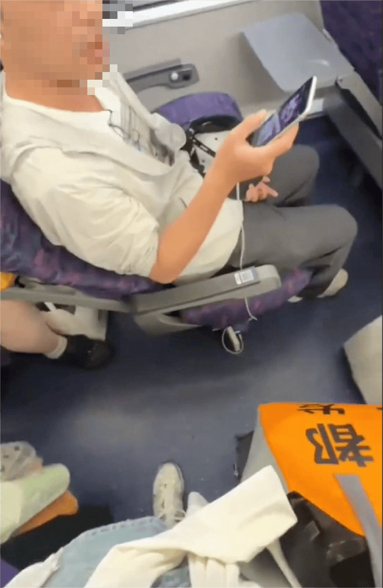 母女俩列车霸座还持刀威胁<strong></p>
<p>XRP交易</strong>，12306回应