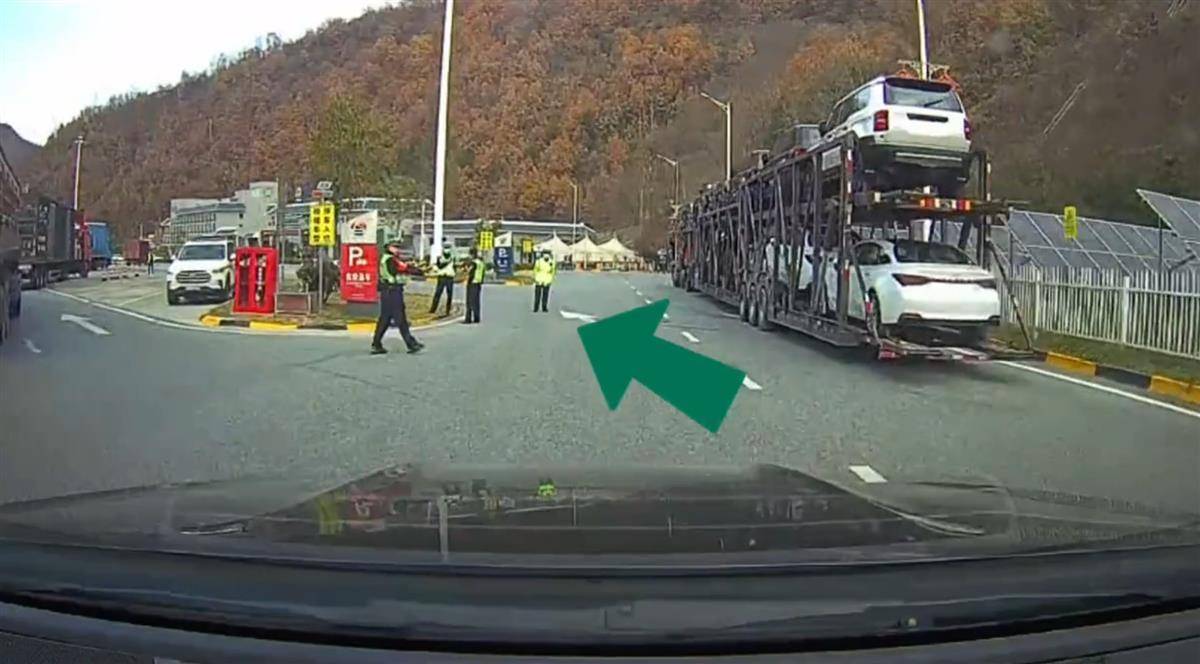 网红博主反映交警在高速上设卡查超速<strong></p>
<p>DOT交易</strong>，质疑其滥用职权，汉中警方回应