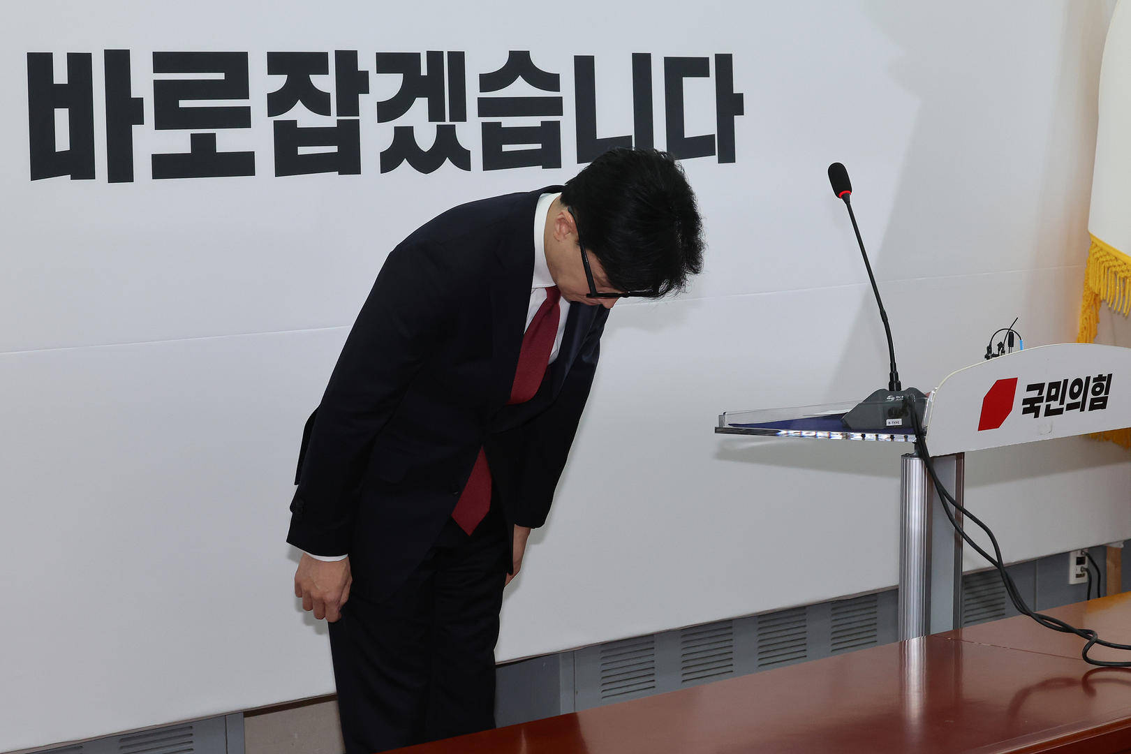 突然主张弹劾总统的韩国执政党党首：曾获尹锡悦多次提拔<strong></p>
<p>DOT交易</strong>，后因第一夫人惹怒“亲尹派”