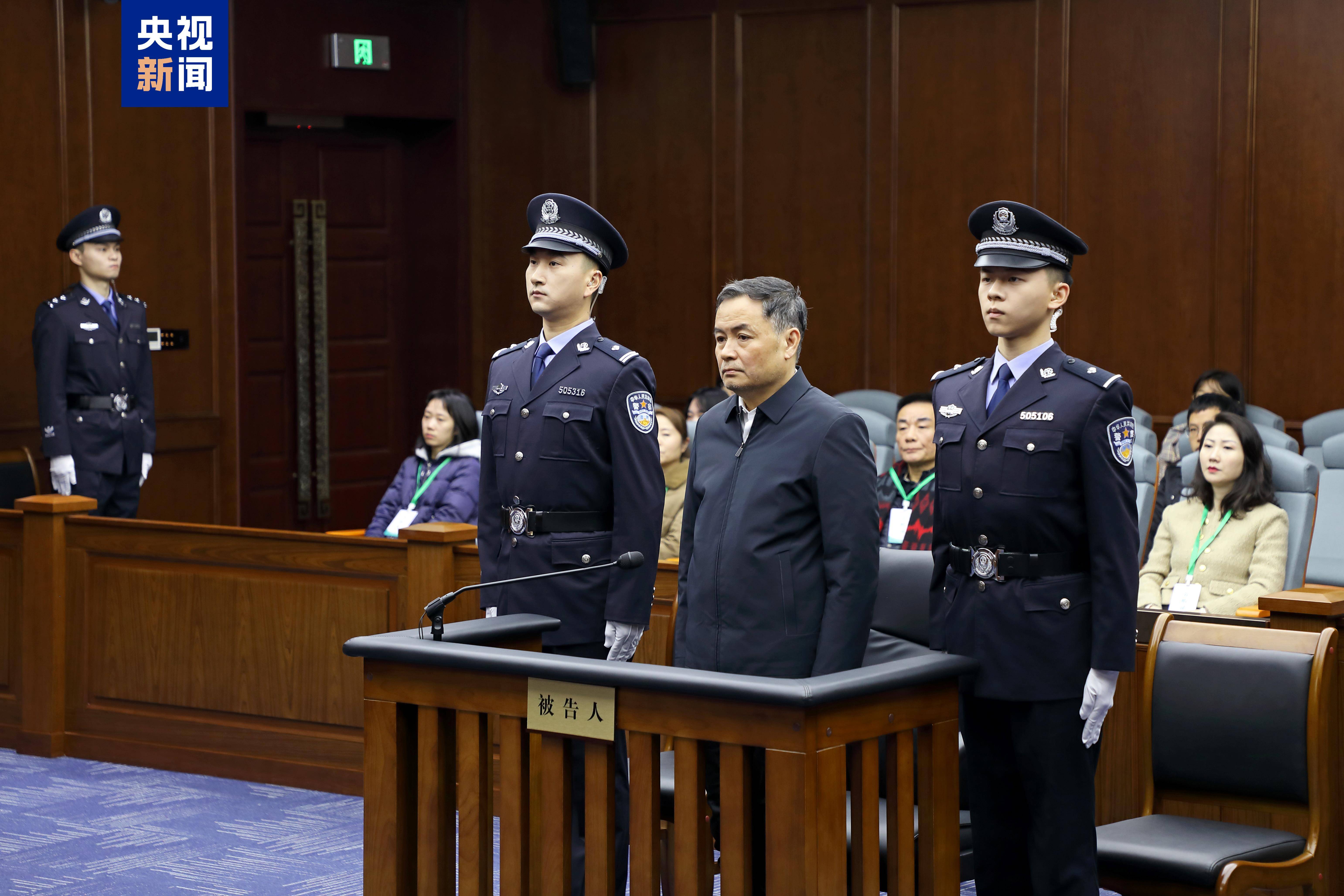 副处级贪到副部级<strong></p>
<p>ADA交易</strong>，从财政部“空降”半年就落马，他获刑14年