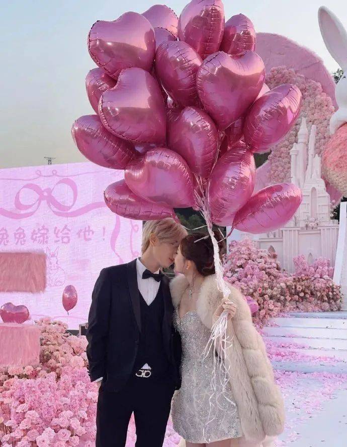 热搜第一<strong></p>
<p>火币交易所</strong>！鹿哈在湖南向女友求婚成功