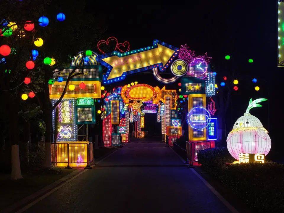 武汉一景区的“蒜鸟灯”走红<strong></p>
<p>火币交易所</strong>，还有“武汉话段位”