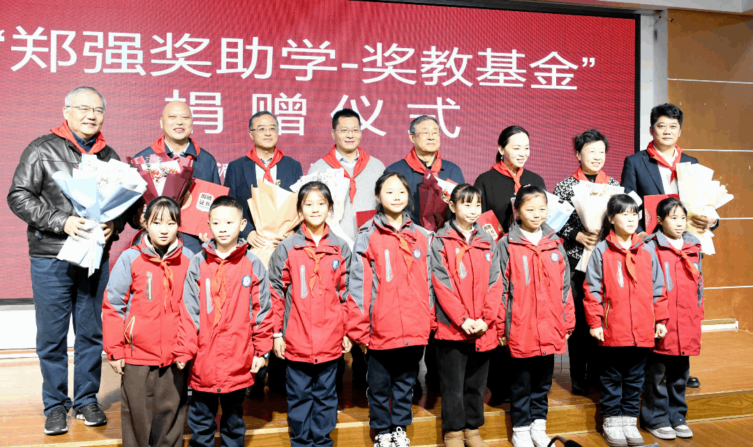 “网红教授”郑强重回贵州<strong></p>
<p>币安交易所</strong>，“郑强奖助学-奖教基金”已获捐赠416万余元