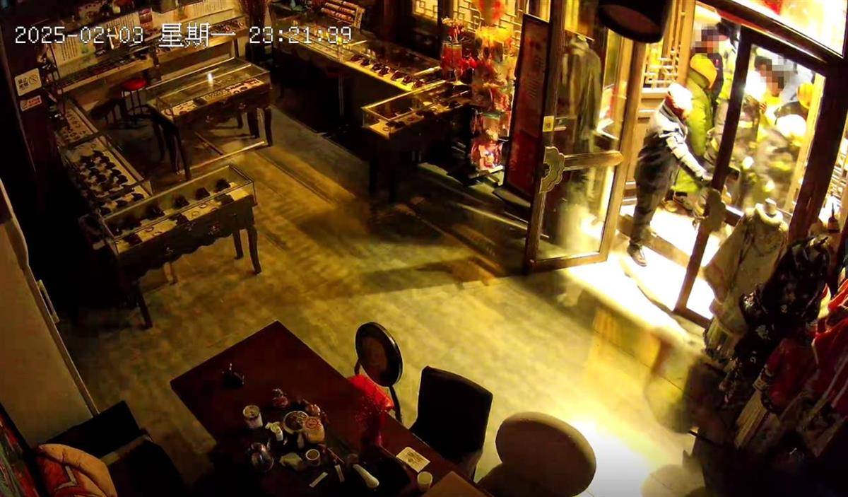 大同官方核查“店铺被撬锁开灯”事件<strong></p>
<p>BITOP交易所</strong>，律师：撬锁入室涉嫌违法，且滥用行政权力