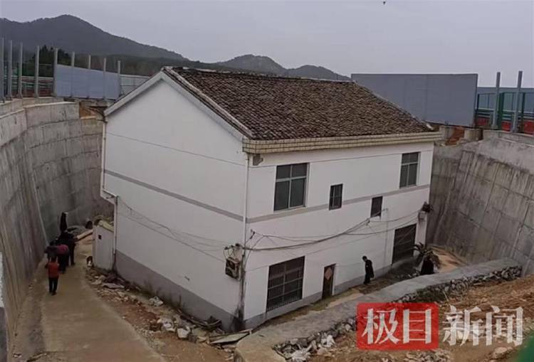 “没料到政府宁可多花钱让公路改道”<strong></p>
<p>比特币交易所</strong>，江西“最强钉子户”独守孤房