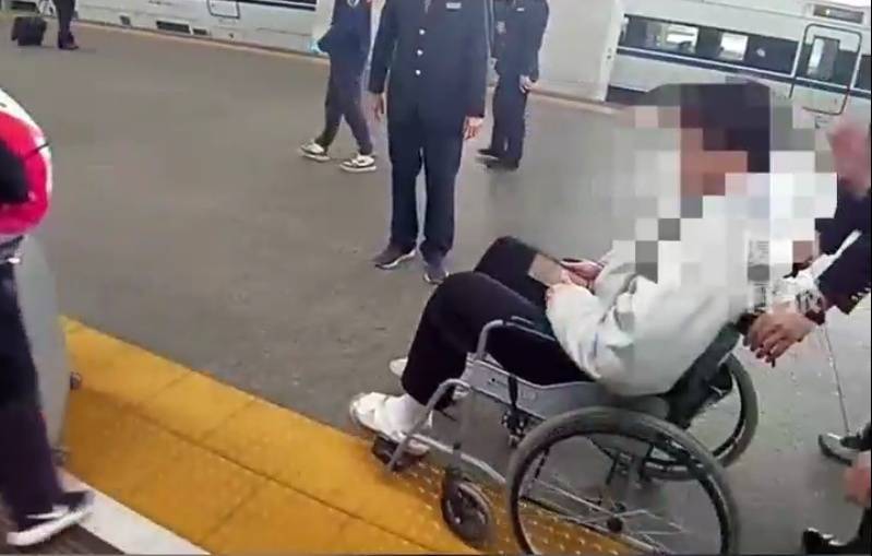 “救命<strong></p>
<p>以太坊交易所</strong>，我不想死”！厦门北站，D131次列车突发！