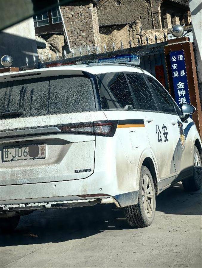警车把农用车“别进”沟里<strong></p>
<p>USDT交易所</strong>，三个问题需要澄清