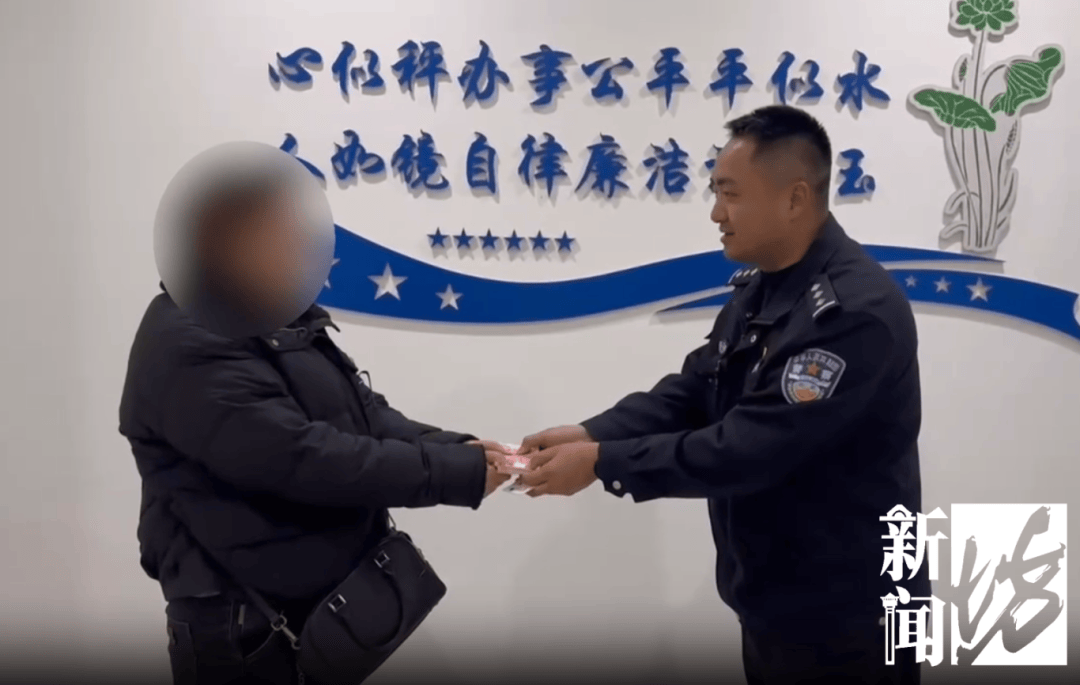 上海一女子边骑车边“洒钱”<strong></p>
<p>XRP交易所</strong>，刚发的7700元工资都没了！自己还没发现