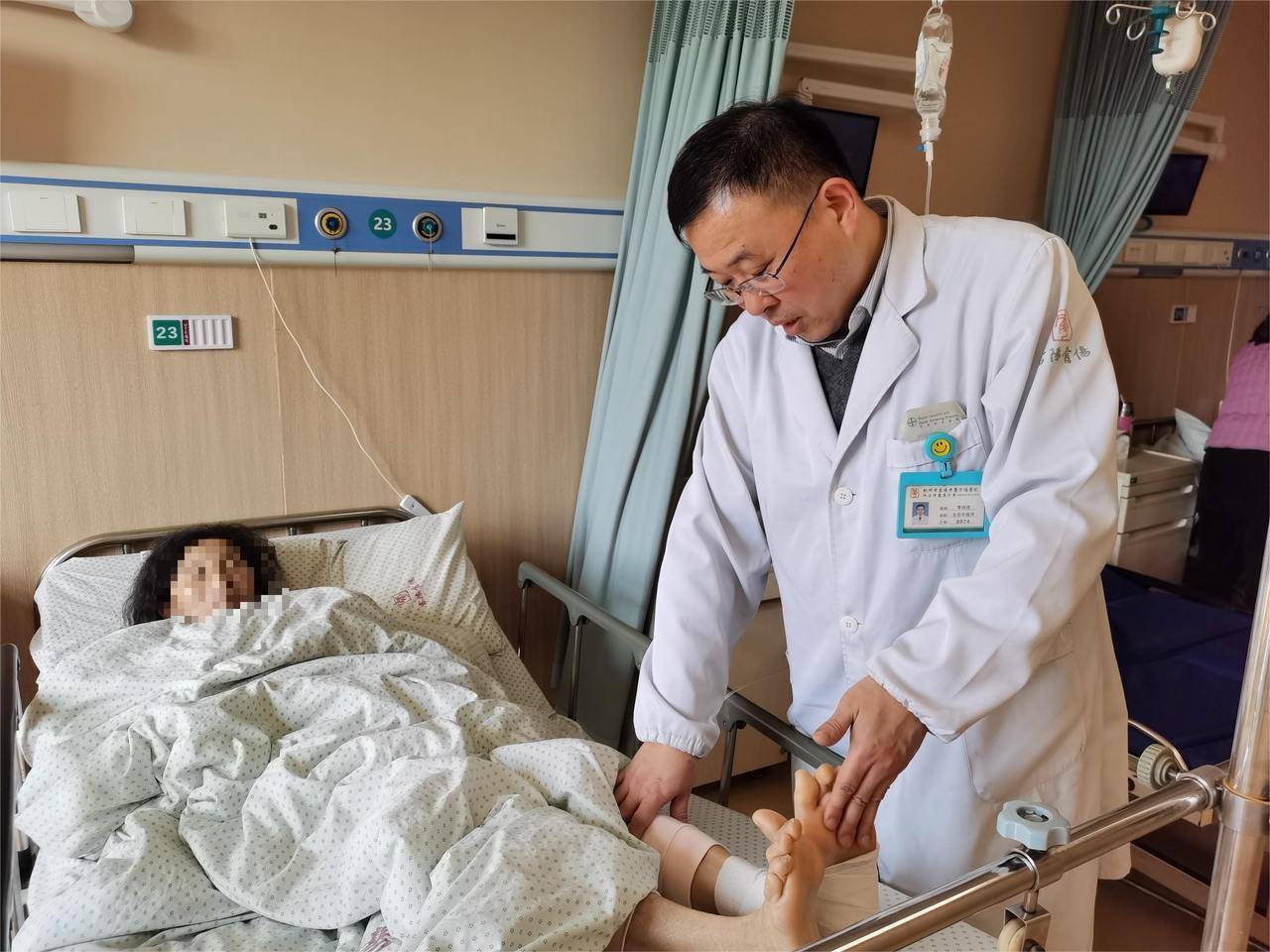 “只是穿了老公的拖鞋<strong></p>
<p>瑞波币交易所</strong>，谁知后果这么严重！”最近因此受伤的还真不少