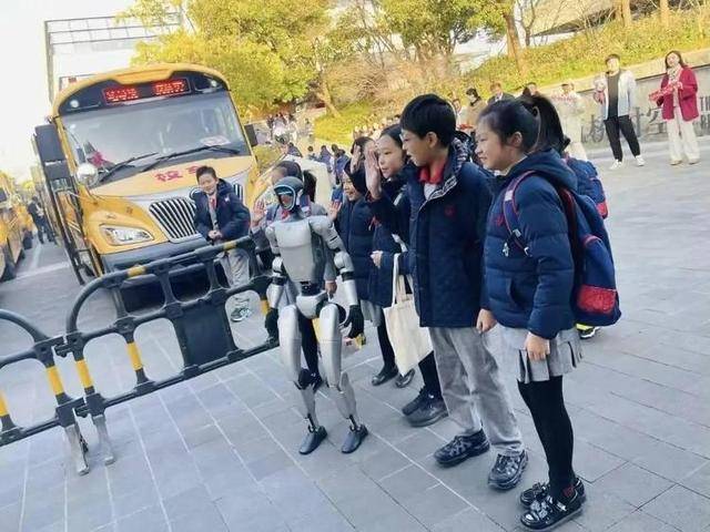怪不得宇树机器人抢不到！抢到的人已经开始赚钱：租出去<strong></p>
<p>波卡币交易所</strong>，一天收费5000元至1.5万元