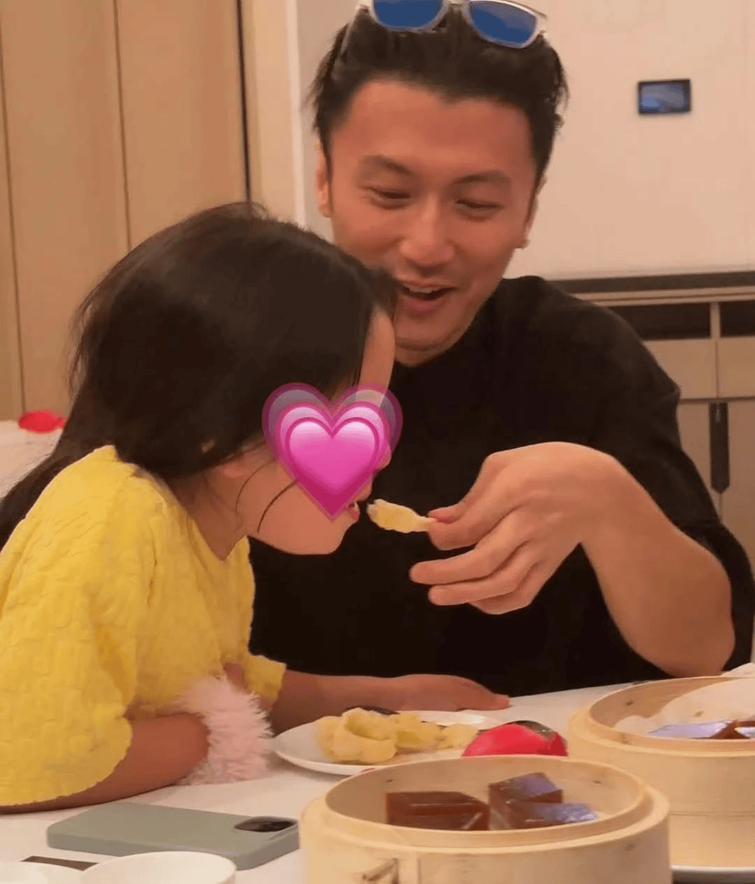 谢婷婷携谢霆锋晒一家五口合照<strong></p>
<p>BNB交易所</strong>，89岁谢贤与前妻狄波拉罕见同框