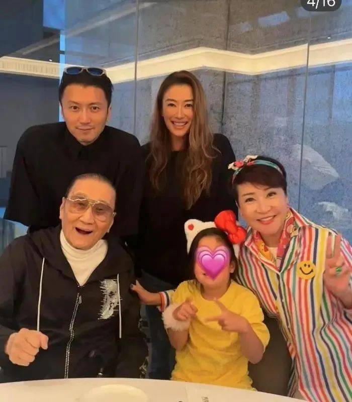 谢婷婷携谢霆锋晒一家五口合照<strong></p>
<p>BNB交易所</strong>，89岁谢贤与前妻狄波拉罕见同框