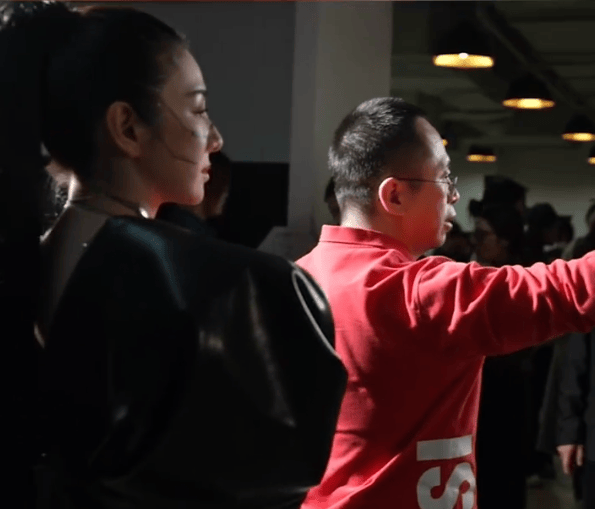 周鸿祎回应参演的短剧辣眼睛：黄奕诱惑<strong></p>
<p>ADA交易所</strong>我的剧情是DeepSeek设计的