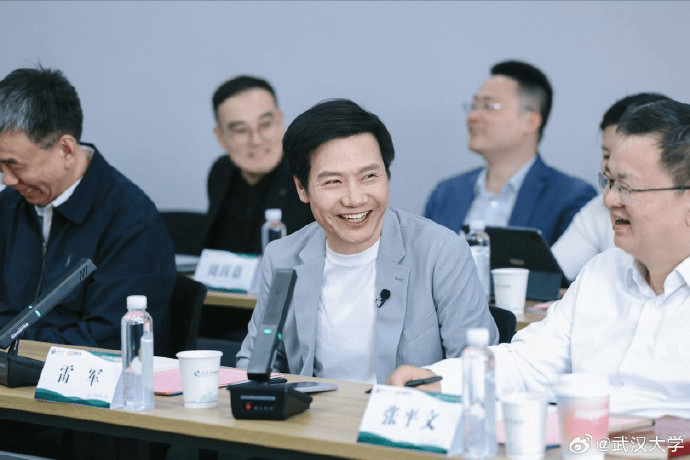 雷军回应如何保持好身材：英语不好已经让母校“蒙羞”<strong></p>
<p>火币交易app</strong>，不能再形象欠佳