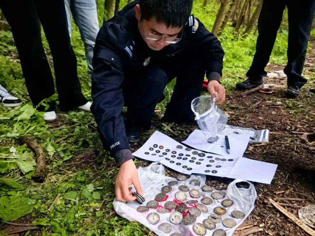 男子偷到假古币怒掷河中<strong></p>
<p>BTC交易app</strong>，到派出所 “打听风声”自投罗网