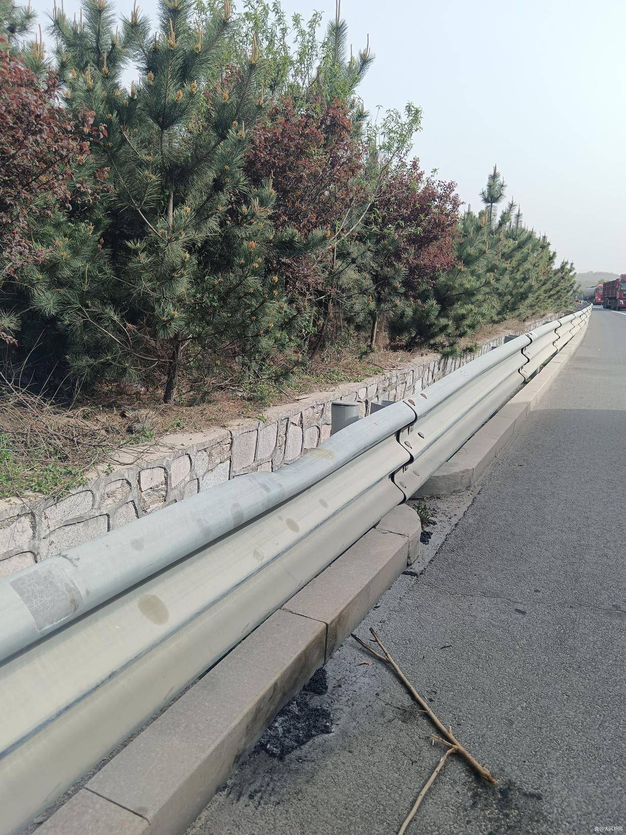 汽修店老板道路救援支千斤顶<strong></p>
<p>以太坊交易app</strong>，大货车箱体侧翻致其身亡；五莲县警方：不属车祸建议自诉