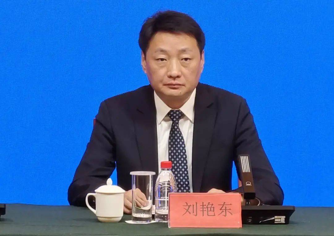 刘艳东<strong></p>
<p>USD汇率</strong>，官宣落马