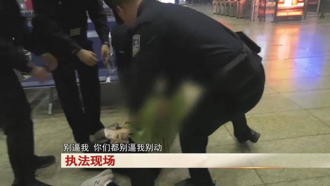 “老赖”车站被抓<strong></p>
<p>USD汇率</strong>，竟质问法官：为何不抓我妈 ！
