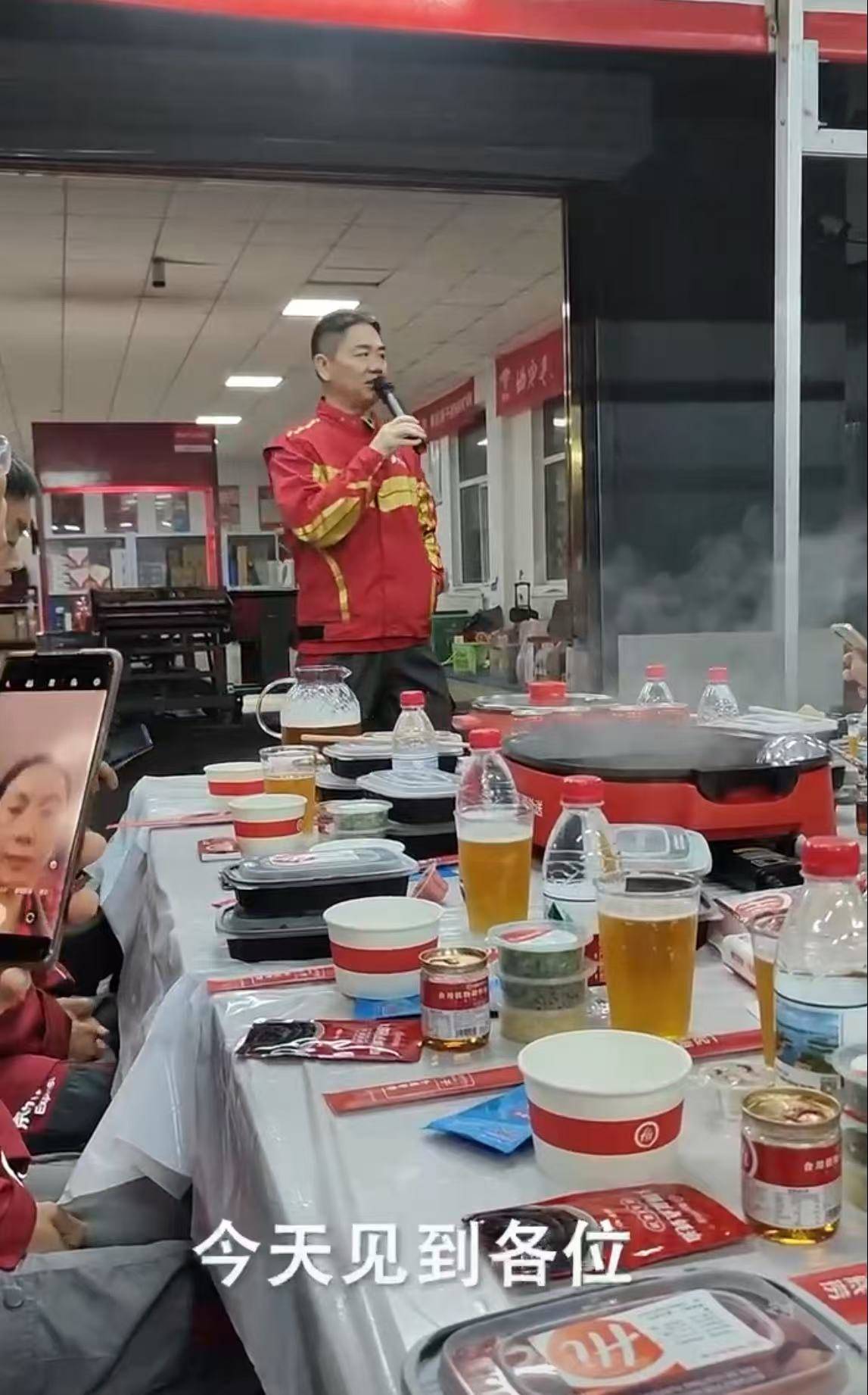 刘强东冲到一线：白天送外卖<strong></p>
<p>泰达币交易app</strong>，晚上请骑手吃海底捞