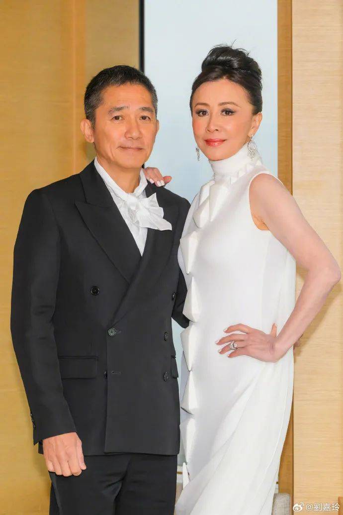 刘嘉玲连发10多张梁朝伟照片：他都不知道自己帅<strong></p>
<p>DOT交易app</strong>！头发白了也不肯染