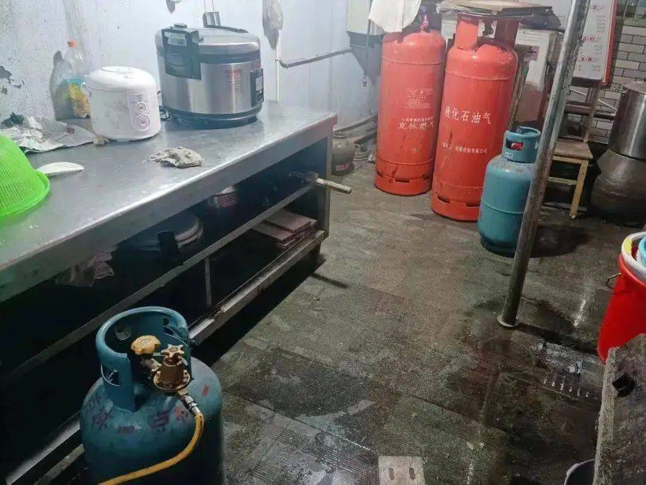 餐饮店老板注意<strong></p>
<p>π</strong>！这些消防安全隐患需警惕→