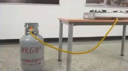 餐饮店老板注意<strong></p>
<p>π</strong>！这些消防安全隐患需警惕→