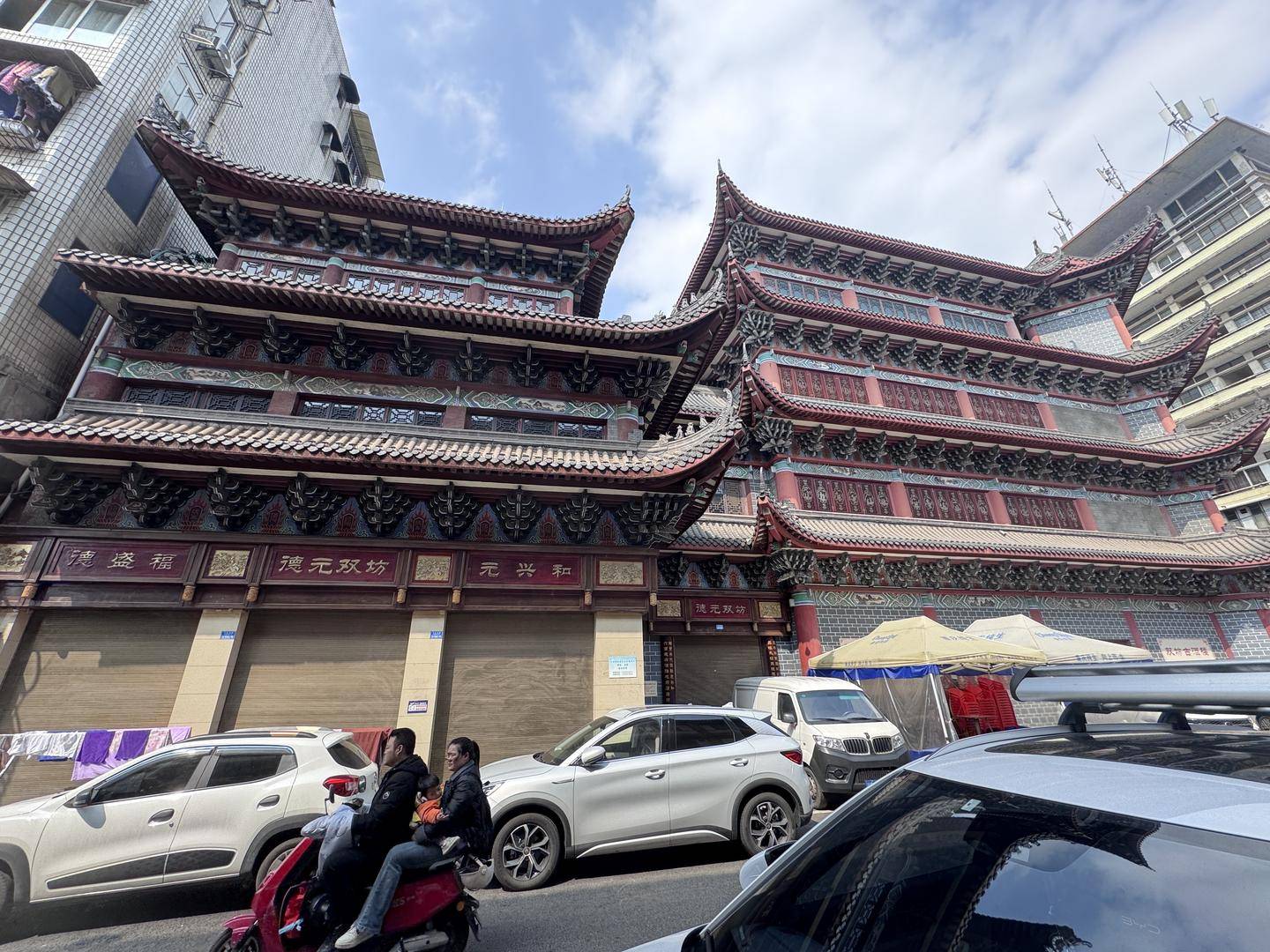 一起诉讼背后<strong></p>
<p>ethf</strong>，宜宾前首富“险被送精神病院”风波丨红星深度
