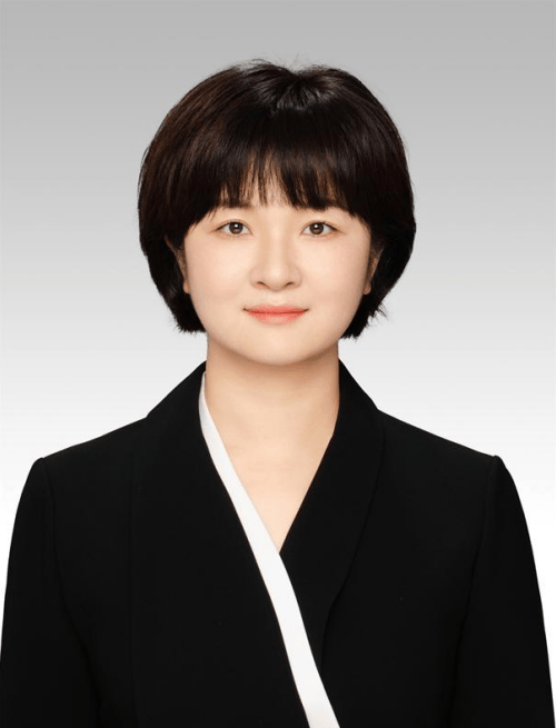 不到1年再公示<strong></p>
<p>平顶山</strong>，生于1987年的李金玲，拟提名为县长候选人
