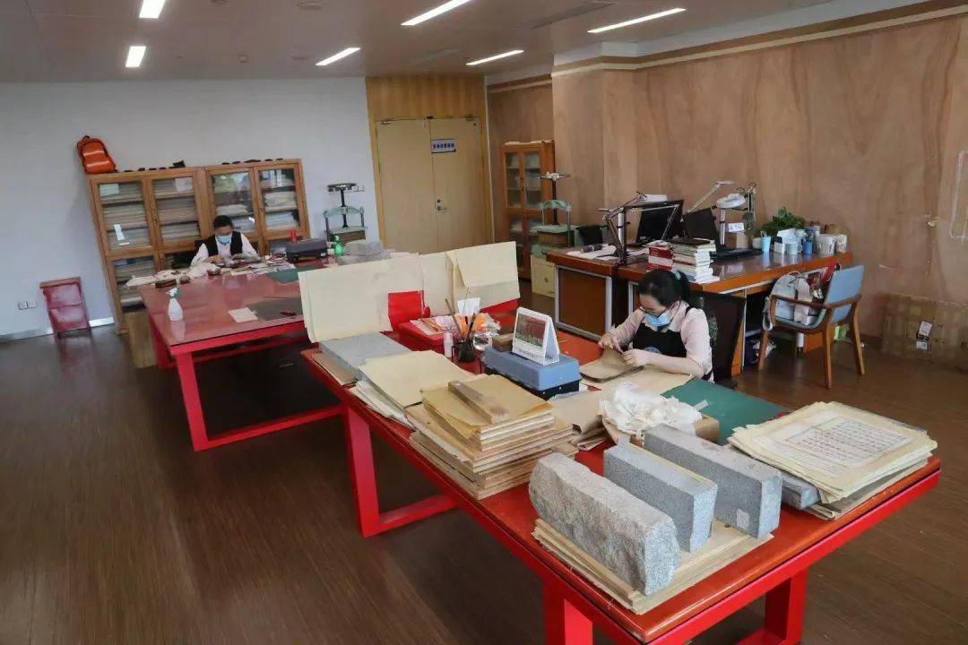 “冷板凳”一坐18年<strong></p>
<p>帽儿山</strong>！41岁厦门女子：要一直坐下去