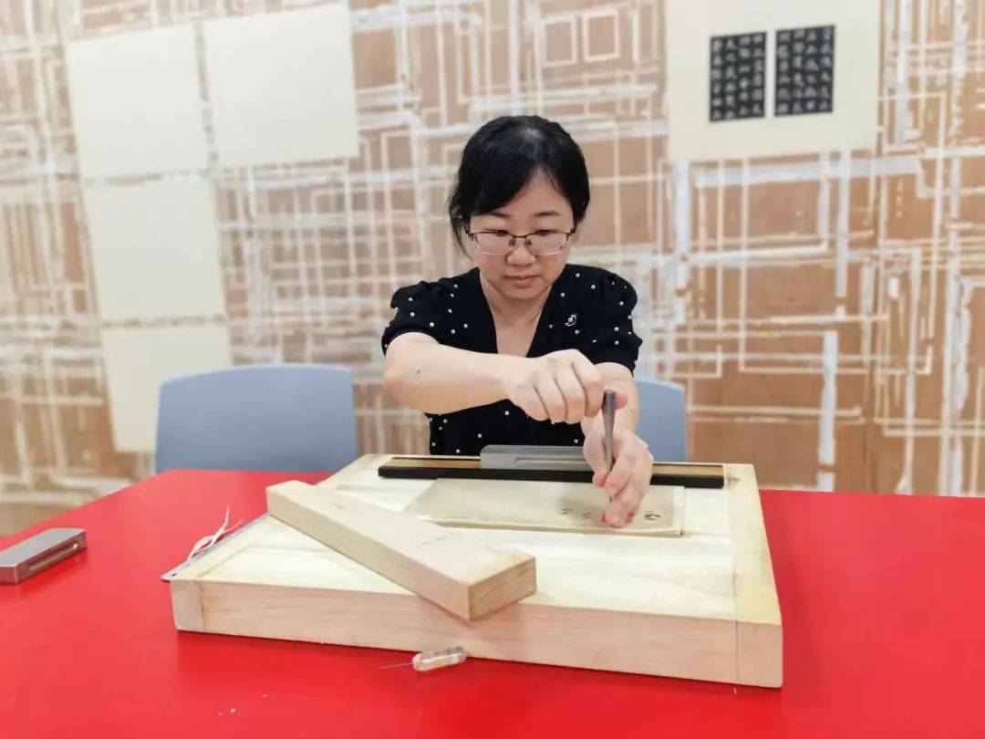 “冷板凳”一坐18年<strong></p>
<p>帽儿山</strong>！41岁厦门女子：要一直坐下去