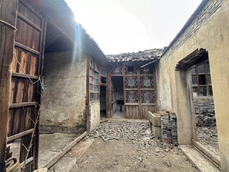 扬州一清代文物合院618元起拍<strong></p>
<p>平底锅</strong>，此前已流拍两次