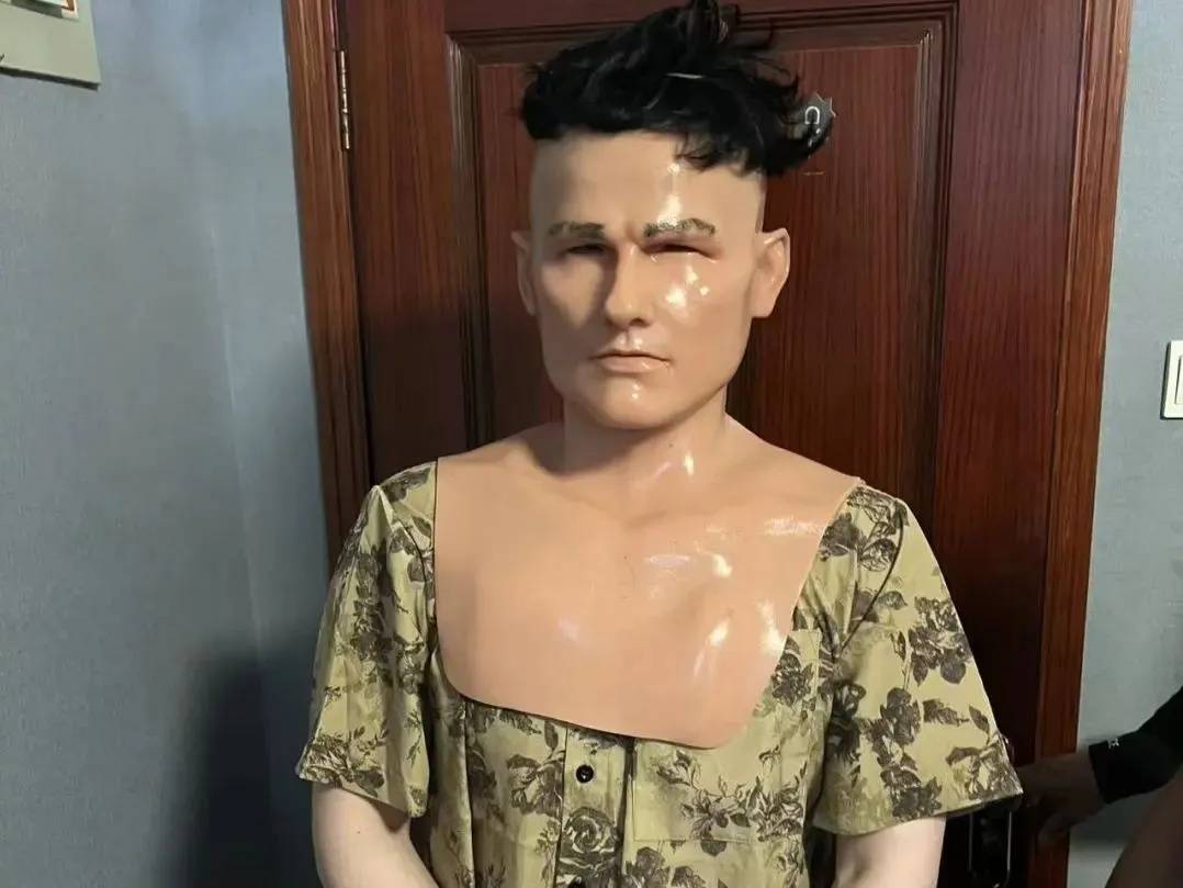 江苏一男子戴仿真“人皮”面具入室盗窃<strong></p>
<p>灰太狼</strong>，流窜多个小区作案，涉案金额达15万余元
