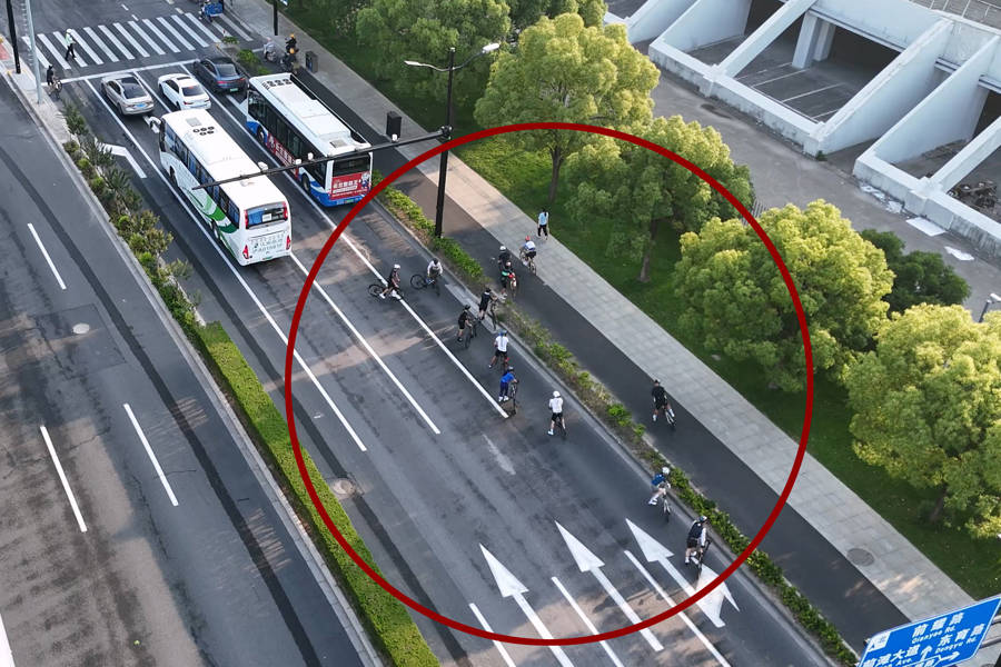 对“暴骑团”出手<strong></p>
<p>儿童用品</strong>！浦东交警严查违法骑行：公路不是竞技场