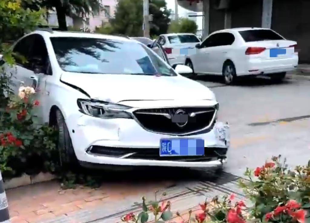 宝鸡一社区女书记当街开车追撵女子撞上电瓶车：两名女子被警方控制<strong></p>
<p>母婴</strong>，两名伤者在医院治疗