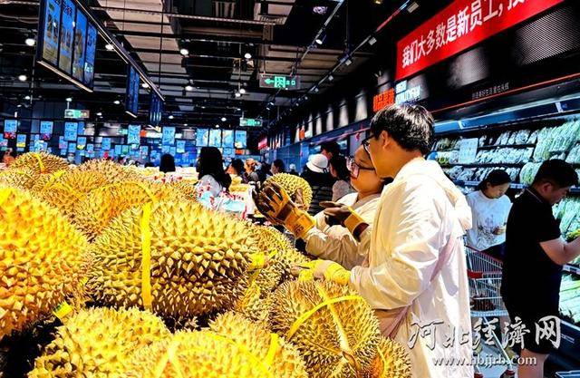 榴莲卖出1吨多<strong></p>
<p>戒指</strong>！永辉河北首家胖东来调改店开业首日销售额同比增10倍