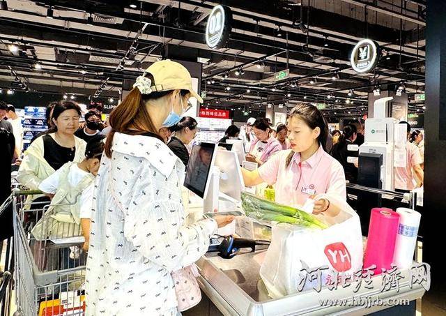榴莲卖出1吨多<strong></p>
<p>戒指</strong>！永辉河北首家胖东来调改店开业首日销售额同比增10倍