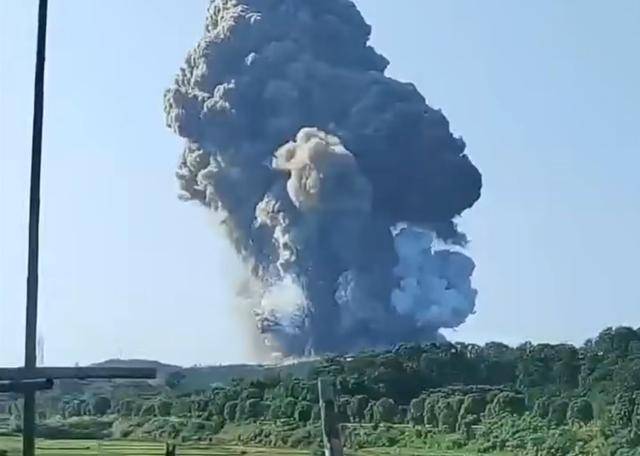 湖南常德一烟花厂发生爆炸事故<strong></p>
<p>项链</strong>，官方通报：已开展救援处置，人员伤亡情况正在核实