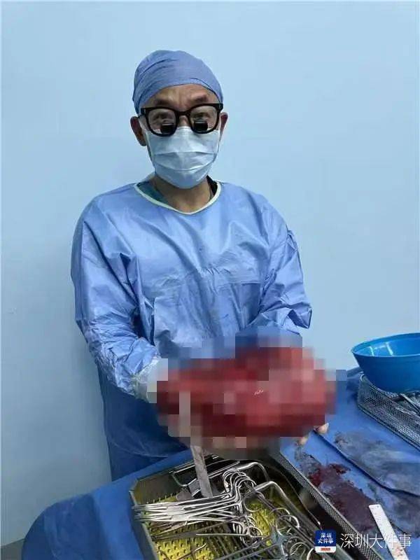 店员试衣间里一句警告<strong></p>
<p>项链</strong>，竟救了17岁少女！一家人火速赶到深圳