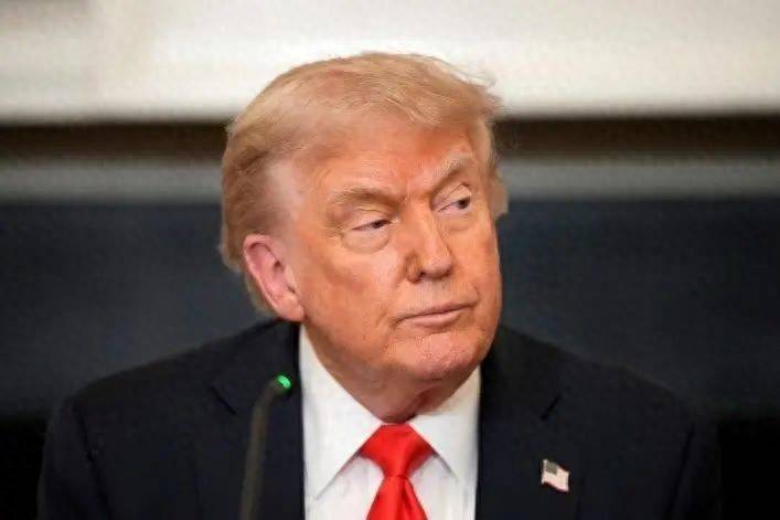特朗普批准作战计划却未下令<strong></p>
<p>手镯</strong>，原因揭晓！