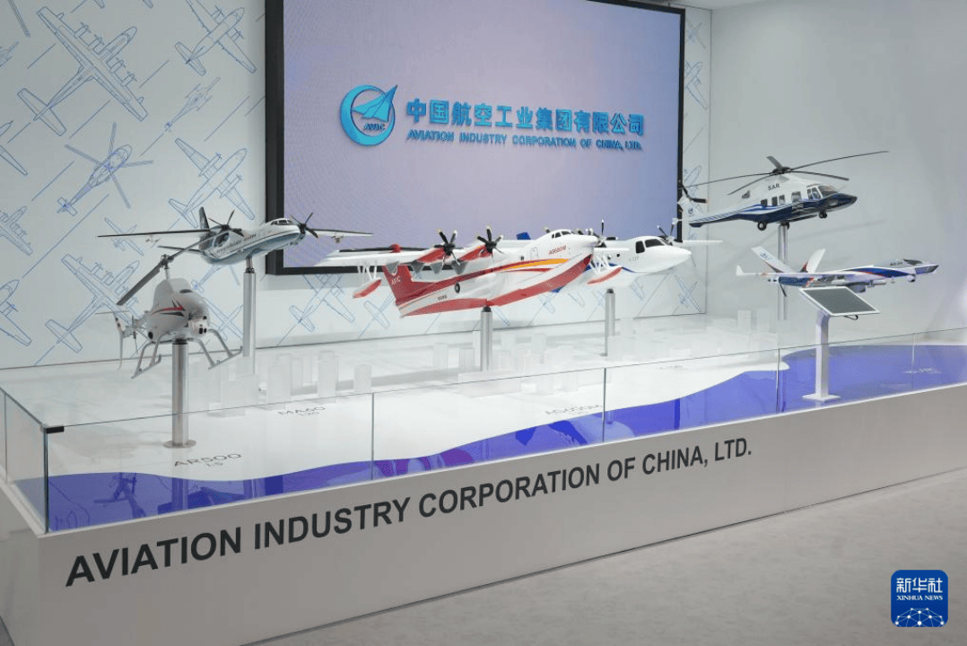 当面歼-10CE<strong></p>
<p>手镯</strong>，对面“阵风”：巴黎航展对台戏