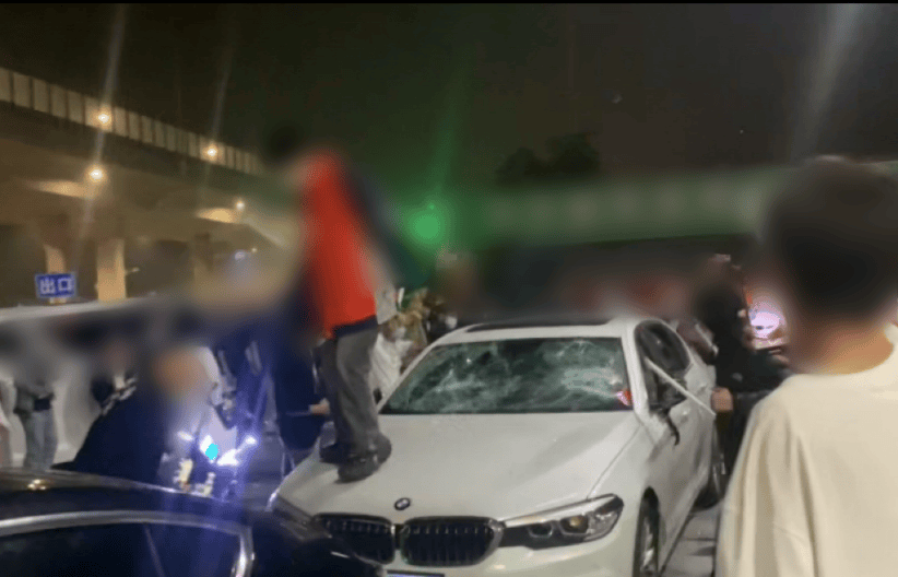 加油站内砸车打人<strong></p>
<p>手表</strong>，23名嫌疑人被临沂警方抓获