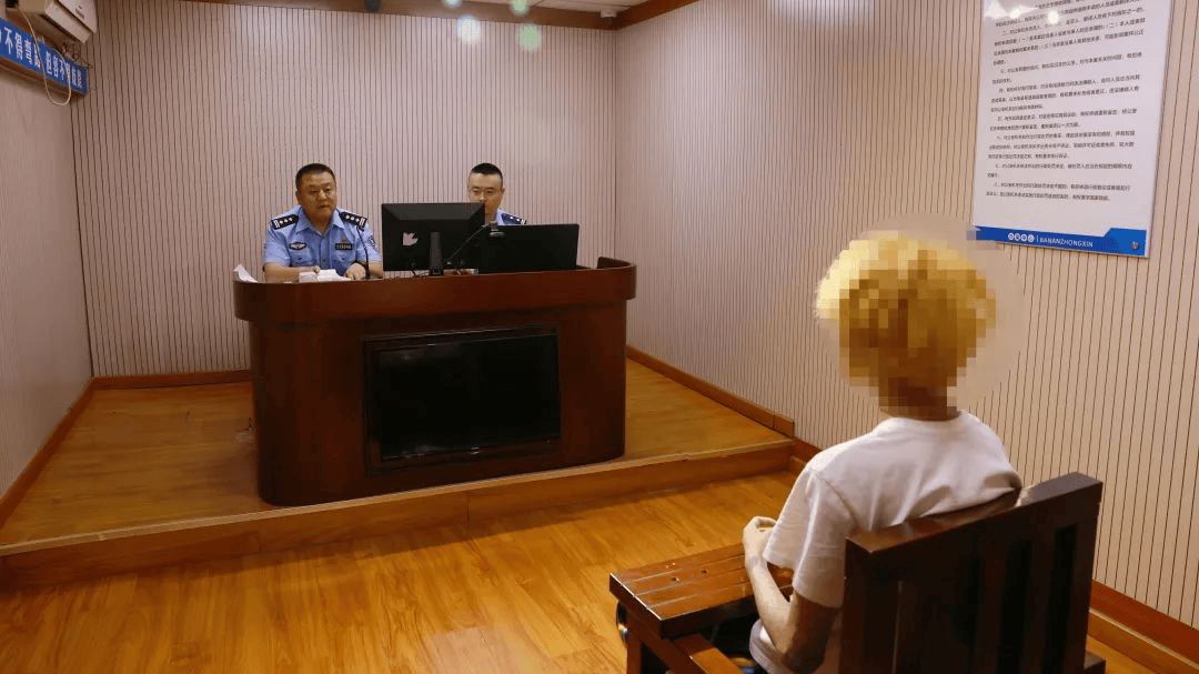 加油站内砸车打人<strong></p>
<p>手表</strong>，23名嫌疑人被临沂警方抓获