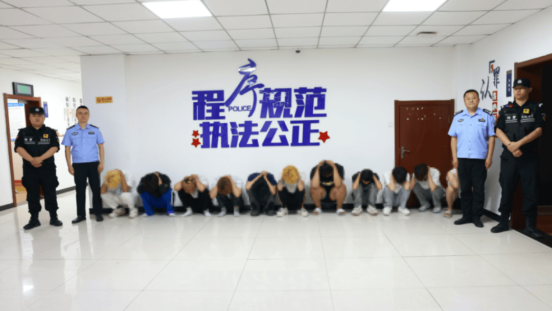 加油站内砸车打人<strong></p>
<p>手表</strong>，23名嫌疑人被临沂警方抓获