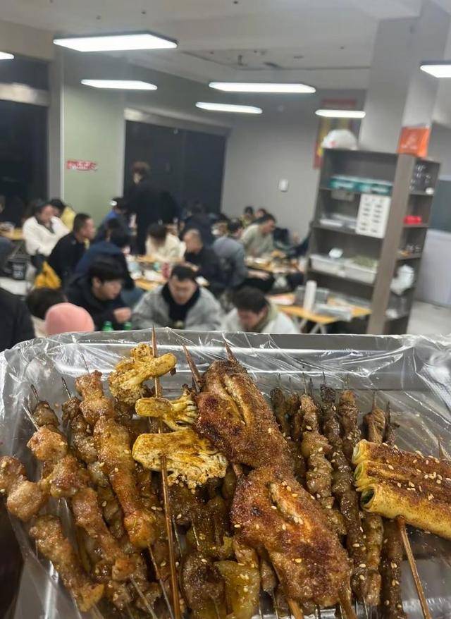常州一烧烤店花10万赞助苏超<strong></p>
<p>手表</strong>，因系唯一个体赞助商爆火，附近商户：之前生意一直好