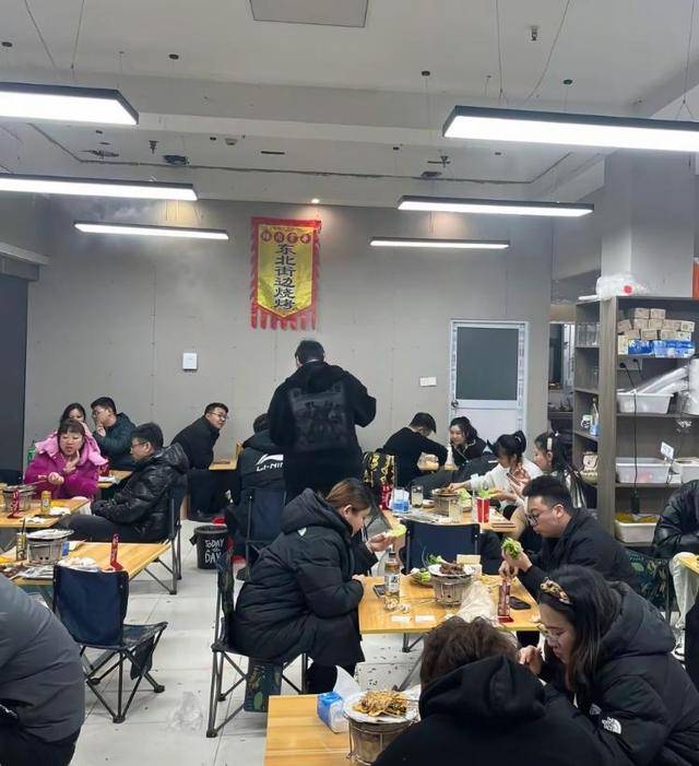 常州一烧烤店花10万赞助苏超<strong></p>
<p>手表</strong>，因系唯一个体赞助商爆火，附近商户：之前生意一直好